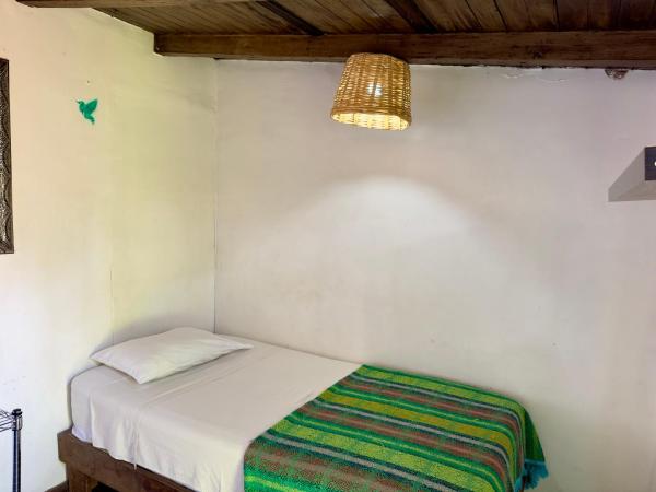 Massiosare El Hostal : photo 3 de la chambre chambre lits jumeaux avec salle de bains commune