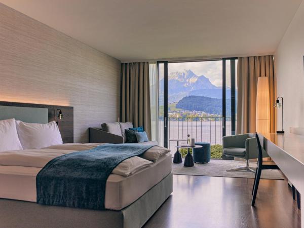 HERMITAGE Lake Lucerne - Beach Club & Lifestyle Hotel : photo 1 de la chambre hébergement supérieur avec vue sur lac