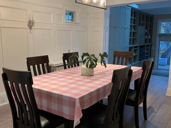 Vihome-119- Double bedrooms on up or 3 bedrooms in basement near Eglinton subway station : photo 1 de la chambre chambre double deluxe