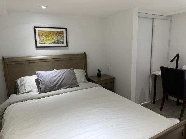 Vihome-119- Double bedrooms on up or 3 bedrooms in basement near Eglinton subway station : photo 8 de la chambre suite familiale deluxe