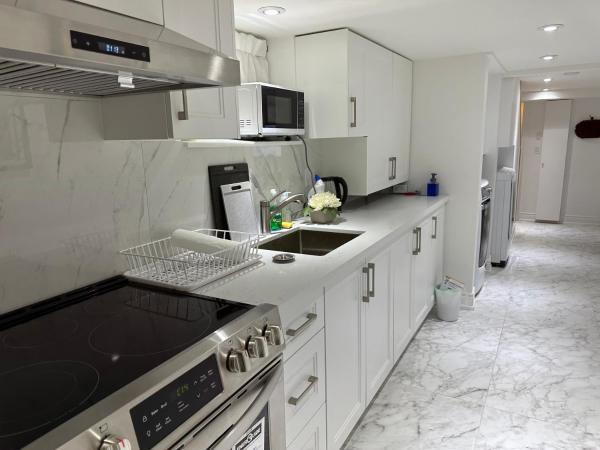 Vihome-119- Double bedrooms on up or 3 bedrooms in basement near Eglinton subway station : photo 1 de la chambre suite familiale deluxe