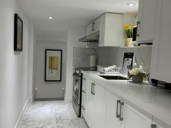 Vihome-119- Double bedrooms on up or 3 bedrooms in basement near Eglinton subway station : photo 2 de la chambre suite familiale deluxe