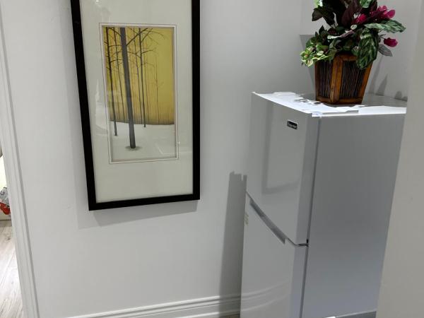 Vihome-119- Double bedrooms on up or 3 bedrooms in basement near Eglinton subway station : photo 3 de la chambre suite familiale deluxe