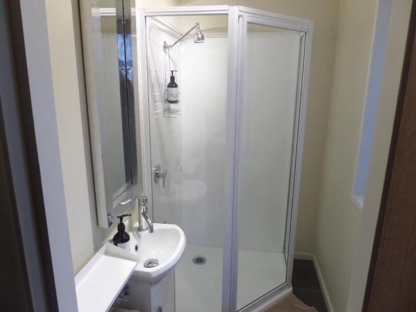 Designer Cottage : photo 8 de la chambre chambre double avec salle de bains privative