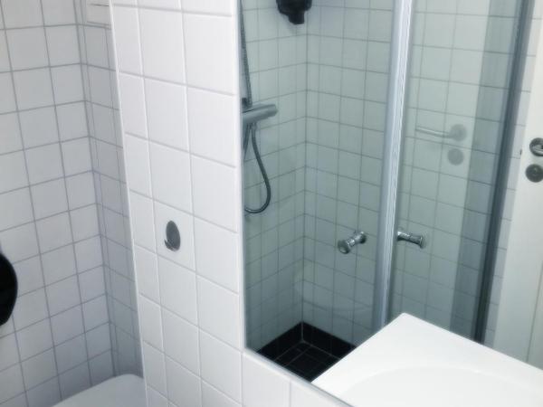 City Hostel Bergen : photo 7 de la chambre chambre double avec salle de bains privative