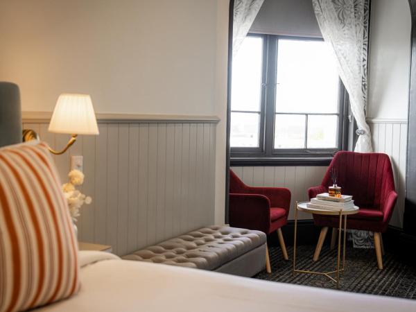 Cremorne Point Manor : photo 9 de la chambre chambre lit king-size - vue sur port