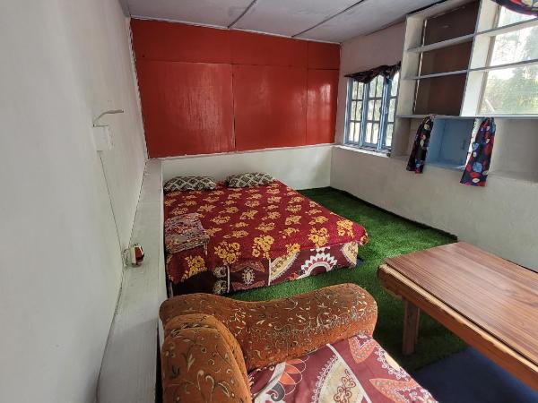 Laughing Buddha Guest House & Villa : photo 2 de la chambre chambre lit queen-size - vue sur jardin