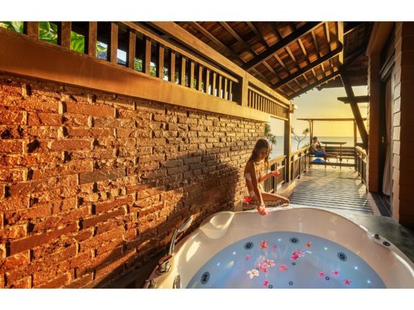 Nirvana Beach Resort, Koh Lanta SHA Extra Plus : photo 4 de la chambre beachfront jacuzzi pool villa two bedroom duplex with lounge
