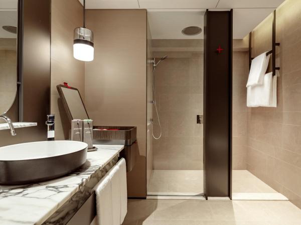 Swissotel The Stamford Singapore : photo 4 de la chambre premier, 1 king, balcony, city view