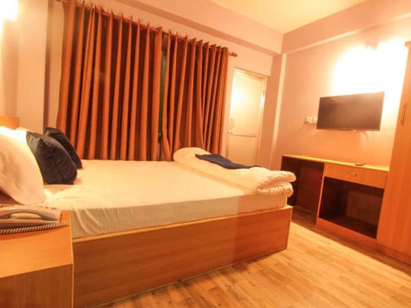 Paila Hostel Lakeside : photo 1 de la chambre chambre double deluxe avec balcon