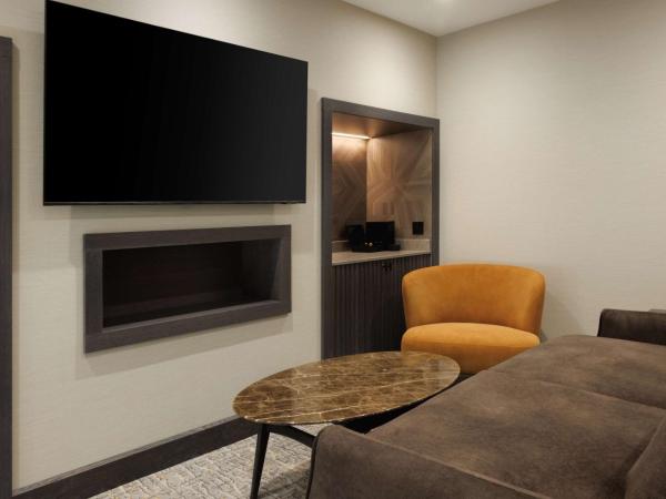 DoubleTree by Hilton London Victoria : photo 1 de la chambre duplex suite with two double beds and sofa bed