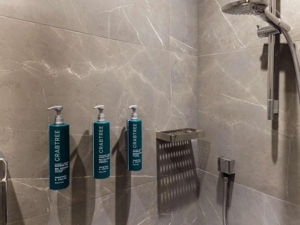 DoubleTree by Hilton London Victoria : photo 8 de la chambre chambre deluxe avec 2 lits doubles