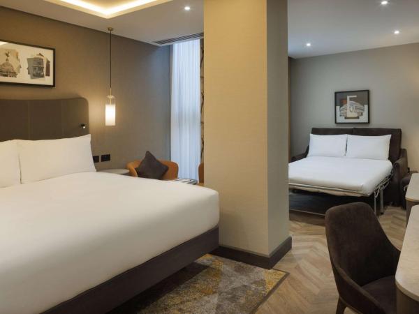 DoubleTree by Hilton London Victoria : photo 5 de la chambre chambre lit king-size familiale deluxe avec canapé-lit