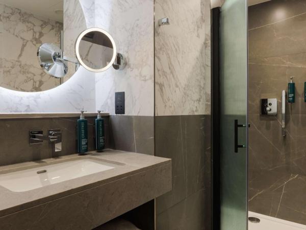 DoubleTree by Hilton London Victoria : photo 9 de la chambre duplex suite with two double beds and sofa bed