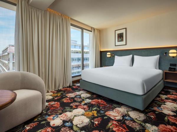 DUO Hotel Lisbon, Curio Collection by Hilton : photo 1 de la chambre chambre d'angle lit king-size