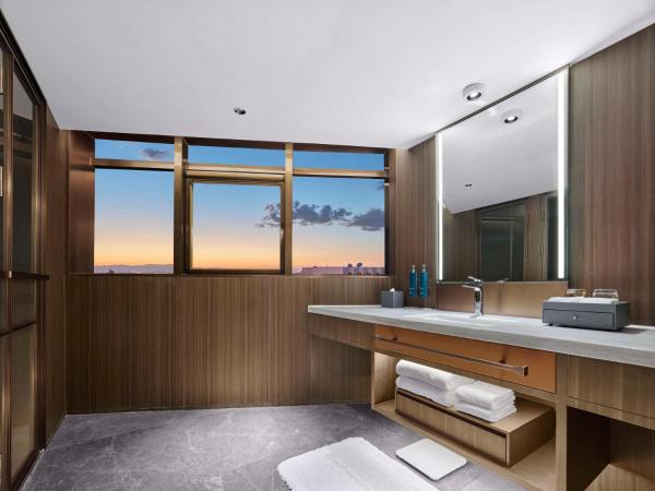Doubletree By Hilton Beijing East Third Ring Road : photo 4 de la chambre suite deluxe avec lit king-size