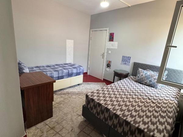 TRANSIT : photo 4 de la chambre chambre triple Économique avec salle de bains commune