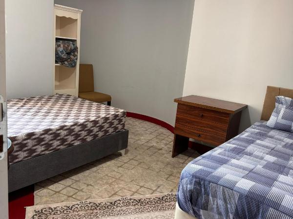 TRANSIT : photo 2 de la chambre chambre triple Économique avec salle de bains commune