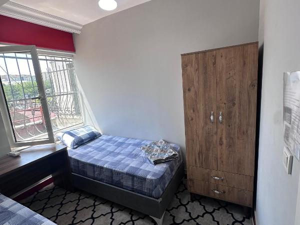 TRANSIT : photo 3 de la chambre chambre lits jumeaux avec toilettes communes