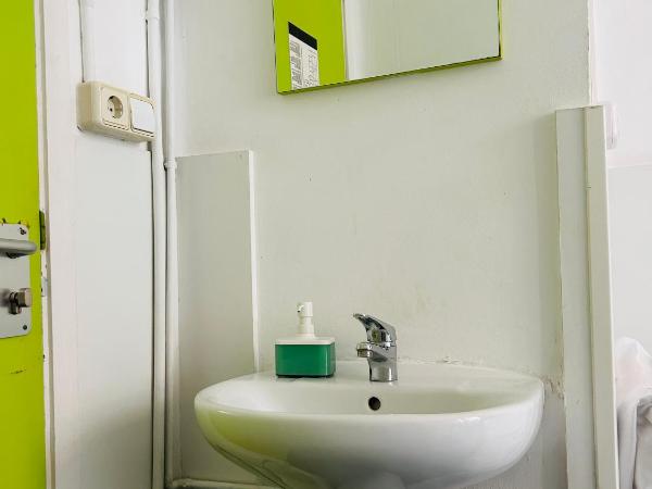 Central and Basic Universitat HOSTEL : photo 2 de la chambre chambre simple
