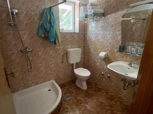 Hotel Biergarten Medulin : photo 8 de la chambre chambre double avec lit d'appoint