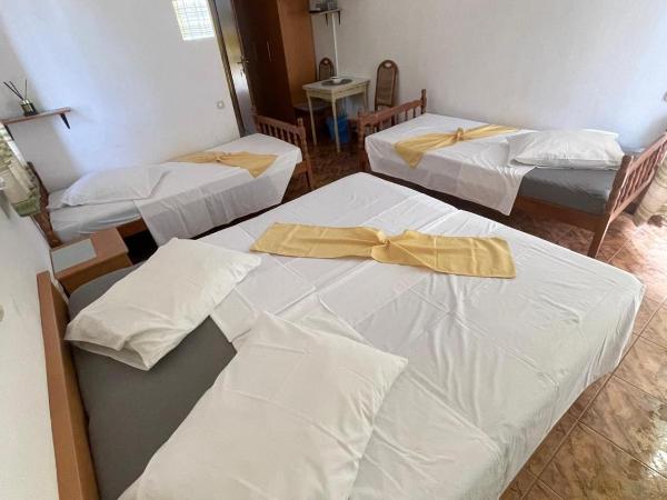 Hotel Biergarten Medulin : photo 5 de la chambre chambre quadruple