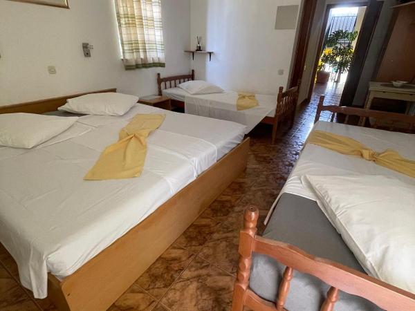 Hotel Biergarten Medulin : photo 6 de la chambre chambre quadruple