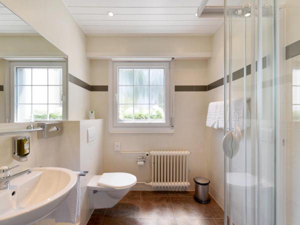 Hotel du Léman - Jongny : photo 3 de la chambre chambre familiale