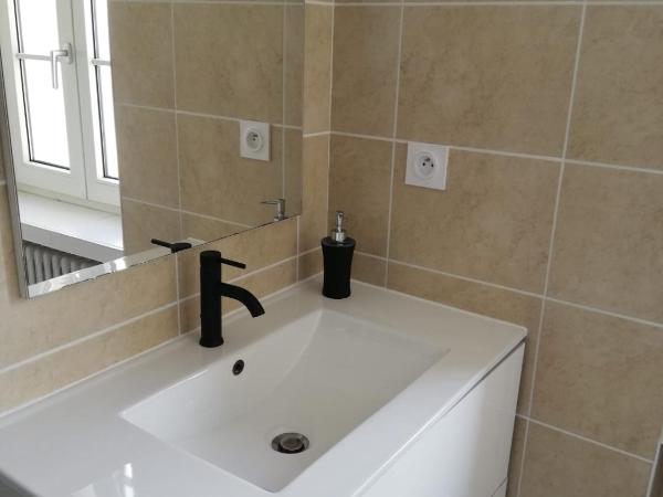 Manoir en Pierre Chartres : photo 7 de la chambre chambre double