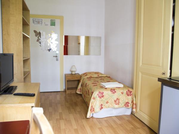 Hôtel du Marché : photo 1 de la chambre studio avec salle de bains commune (1 adulte)