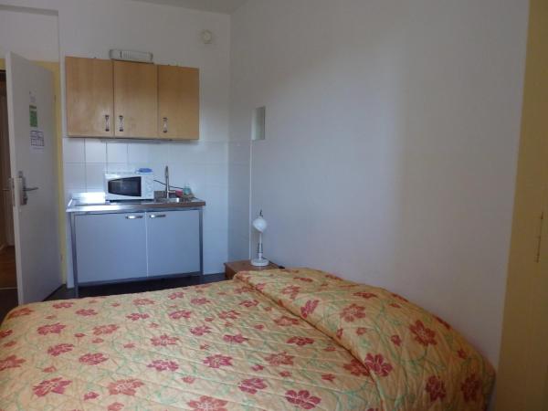 Hôtel du Marché : photo 2 de la chambre studio Économique avec salle de bains commune