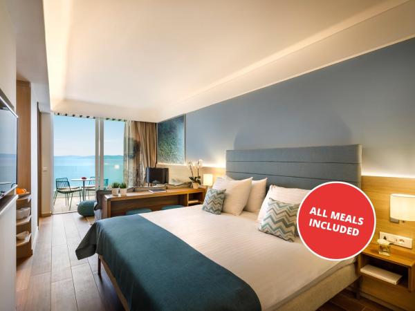 Girandella Valamar Collection Resort : photo 1 de la chambre suite for 2+2 seaview - maro suites