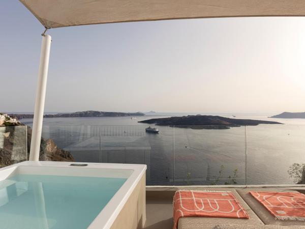 CASA SUNSHA SANTORINI : photo 1 de la chambre sea view suite with outdoor jacuzzi