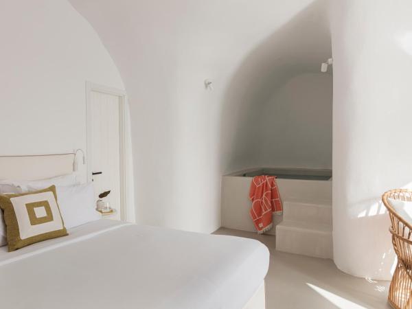 CASA SUNSHA SANTORINI : photo 2 de la chambre deluxe sea view suite with indoor jacuzzi