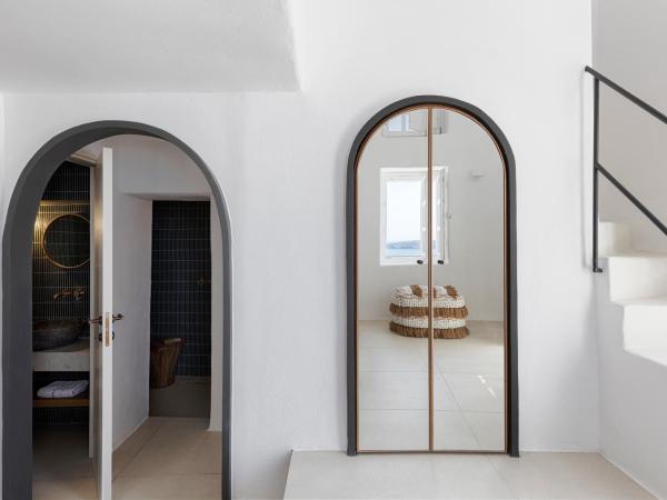 CASA SUNSHA SANTORINI : photo 4 de la chambre sea view maisonette with sharing pool