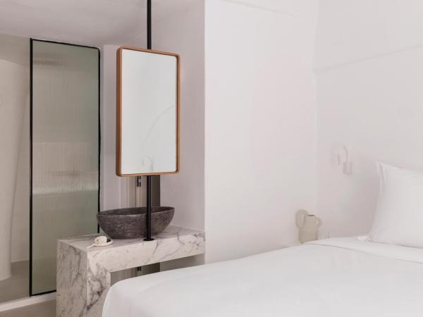 CASA SUNSHA SANTORINI : photo 1 de la chambre wellness maisonette with indoor spa