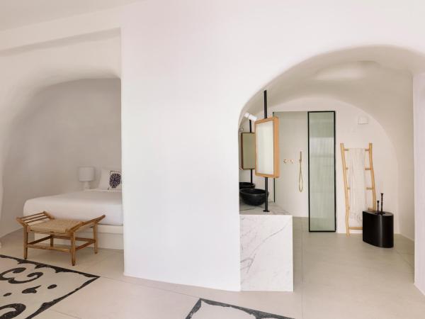 CASA SUNSHA SANTORINI : photo 10 de la chambre 4-bedroom sea view casa with sharing pool and outdoor jacuzzi