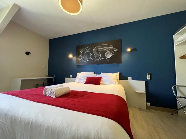 Brit Hôtel du Parc Niort Centre-Parking gratuit : photo 1 de la chambre chambre double club