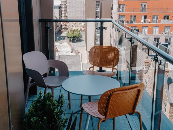The Halyard Liverpool, Vignette Collection, an IHG Hotel : photo 7 de la chambre suite lit king-size avec balcon - vue sur ville - dernier Étage
