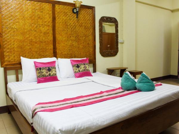 Saithong House : photo 4 de la chambre chambre double deluxe avec balcon