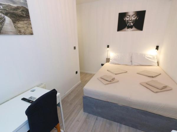 Pansion Comfort Sidro : photo 4 de la chambre chambre double avec terrasse - vue sur montagne