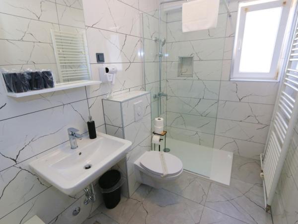 Pansion Comfort Sidro : photo 5 de la chambre chambre triple