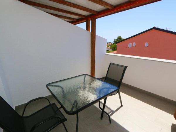 Pansion Comfort Sidro : photo 4 de la chambre chambre double avec terrasse - mansarde