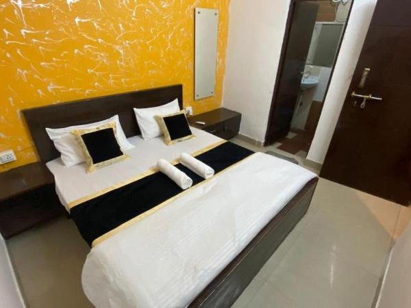 Travel monkey Hostel : photo 2 de la chambre chambre double avec salle de bains privative