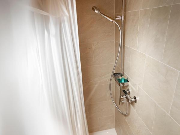 The Glen - GRINDELHOMES : photo 9 de la chambre the grindi apartment