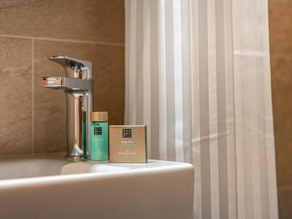 The Glen - GRINDELHOMES : photo 8 de la chambre the grindi apartment