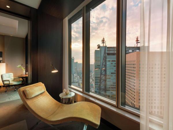Conrad Tokyo : photo 3 de la chambre suite lits jumeaux avec vue sur ville