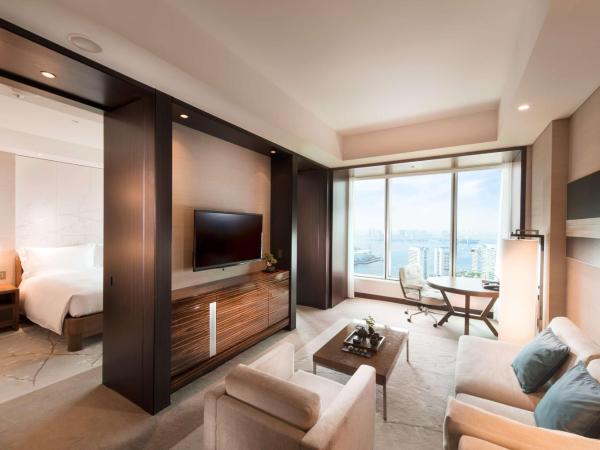 Conrad Tokyo : photo 2 de la chambre suite lit king-size - vue sur baie