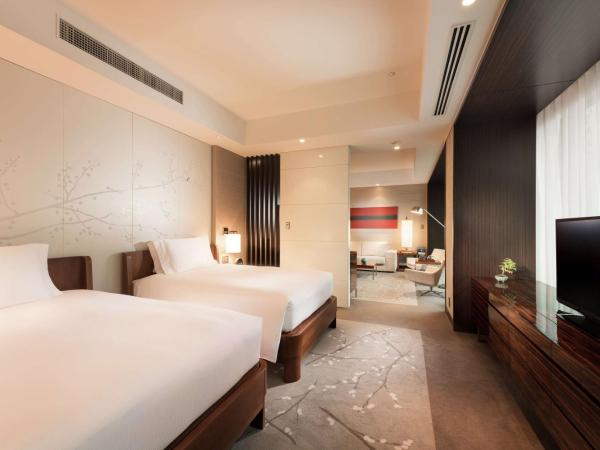 Conrad Tokyo : photo 3 de la chambre suite d'angle lits jumeaux avec vue sur la ville