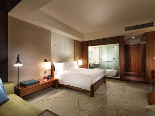 Conrad Tokyo : photo 2 de la chambre chambre lit king-size - vue sur baie